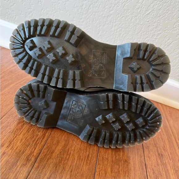 SOLD⚫️Doc Dr. Martens Jadon Women's Size 7 Smooth Leather Platform White Boots - Picture 11 of 12